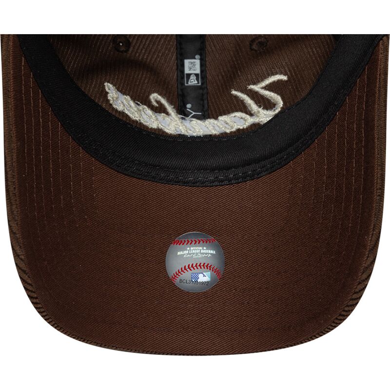 lippikset-kaareva-ruskea-saadettava-nauha-9twenty-cord-script-new-york-yankees-mlb-new-era