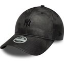lippikset-kaareva-musta-saadettava-nauha-9twenty-washed-pu-new-york-yankees-mlb-new-era