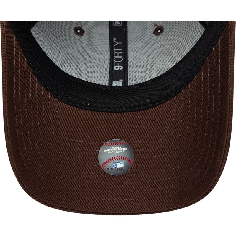 lippikset-kaareva-ruskea-saadettava-nauha-9forty-league-essential-new-york-yankees-mlb-new-era