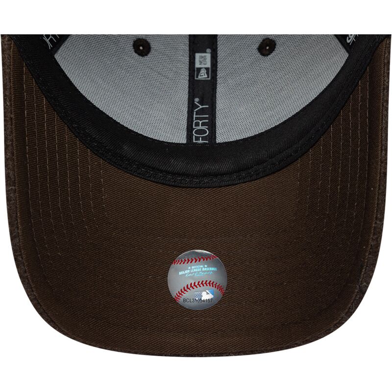 lippikset-kaareva-ruskea-snapback-9forty-winter-new-york-yankees-mlb-new-era