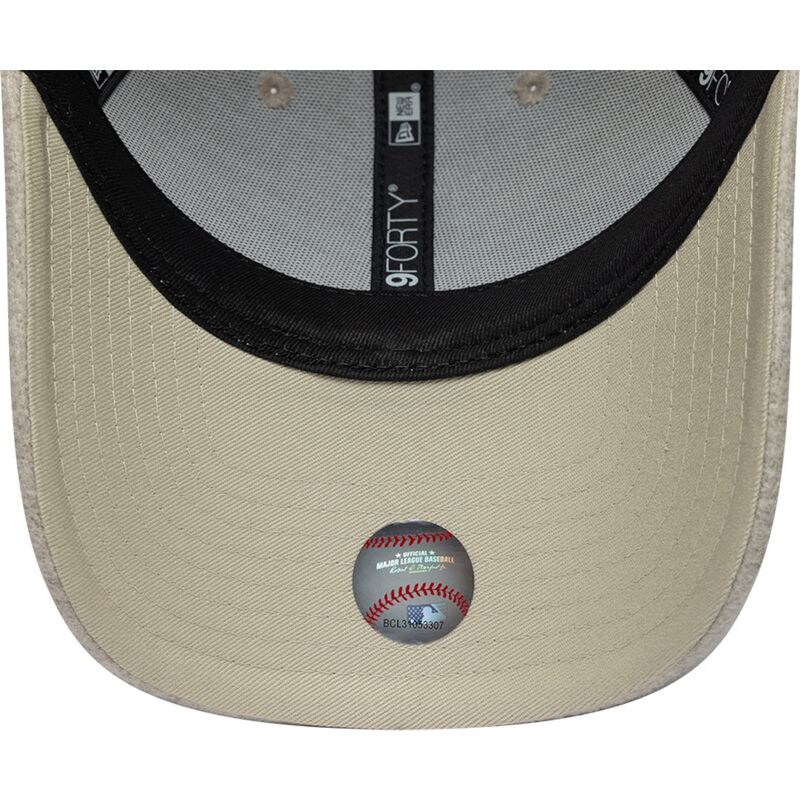 lippikset-kaareva-beige-snapback-9forty-winter-los-angeles-dodgers-mlb-new-era