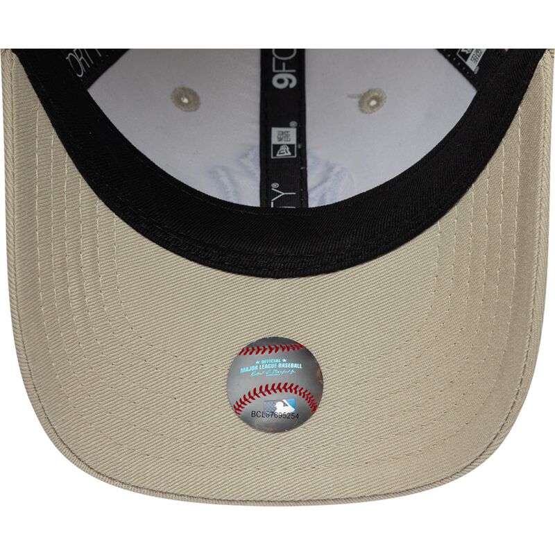 lippikset-kaareva-beige-saadettava-nauha-9forty-monster-icon-new-york-yankees-mlb-new-era