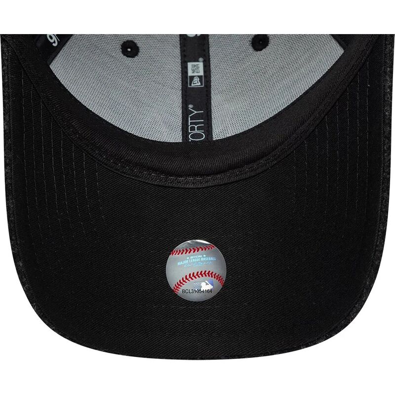 lippikset-kaareva-musta-saadettava-nauha-9forty-winter-new-york-yankees-mlb-new-era
