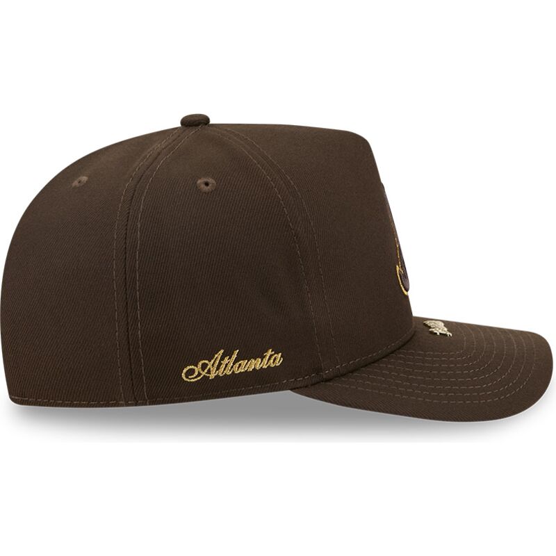 lippikset-kaareva-ruskea-snapback-9fifty-a-frame-precurved-visor-pin-atlanta-braves-mlb-new-era