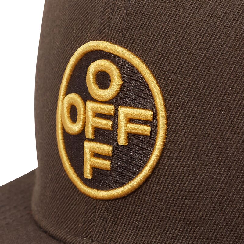 lippikset-littea-ruskea-snapback-off-embroidered-twill-l-ab-c-o-off-white