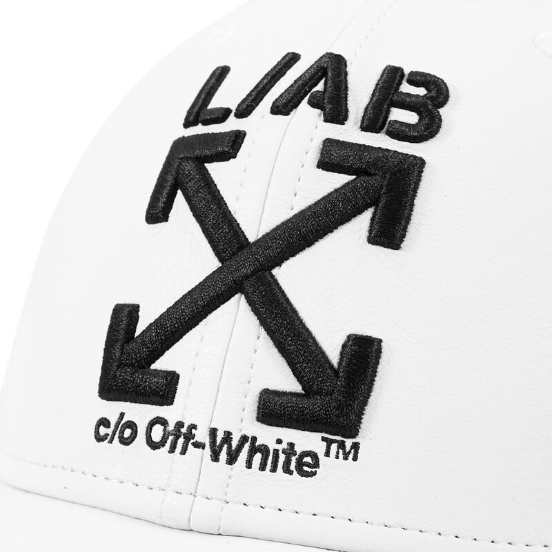 lippikset-kaareva-valkoinen-saadettava-nauha-clamp-arrows-pu-leather-l-ab-c-o-off-white