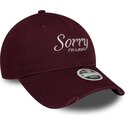 lippikset-kaareva-punainen-saadettava-nauha-9twenty-slogan-sorry-i-m-late-new-era