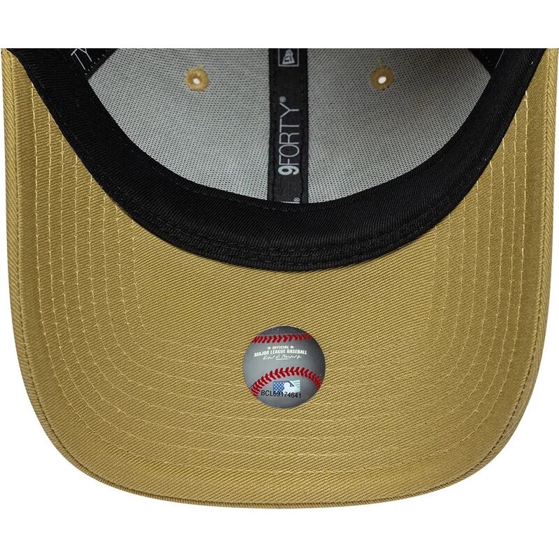 lippikset-kaareva-khaki-saadettava-nauha-9forty-league-essential-new-york-yankees-mlb-new-era